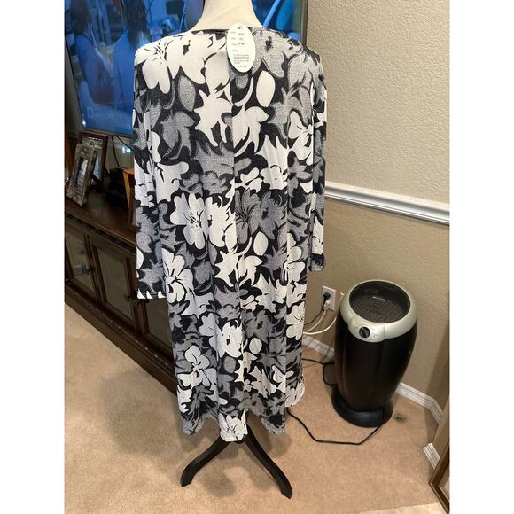 Women’s Shoreline Plus Size Floral Dress. Size 4XL NWT! - Picture 3 of 3